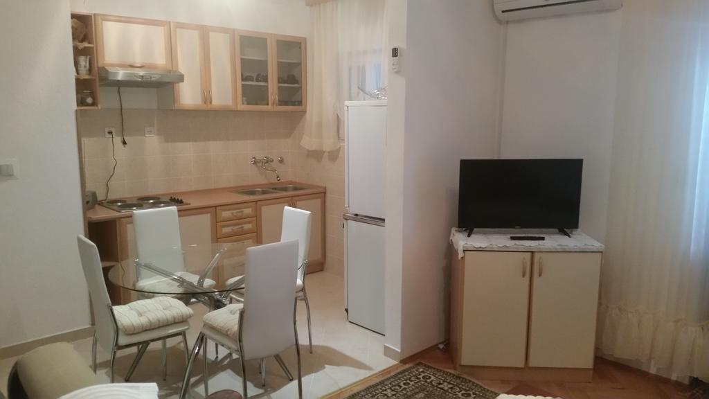 Apartment B&K Raslina Exterior photo