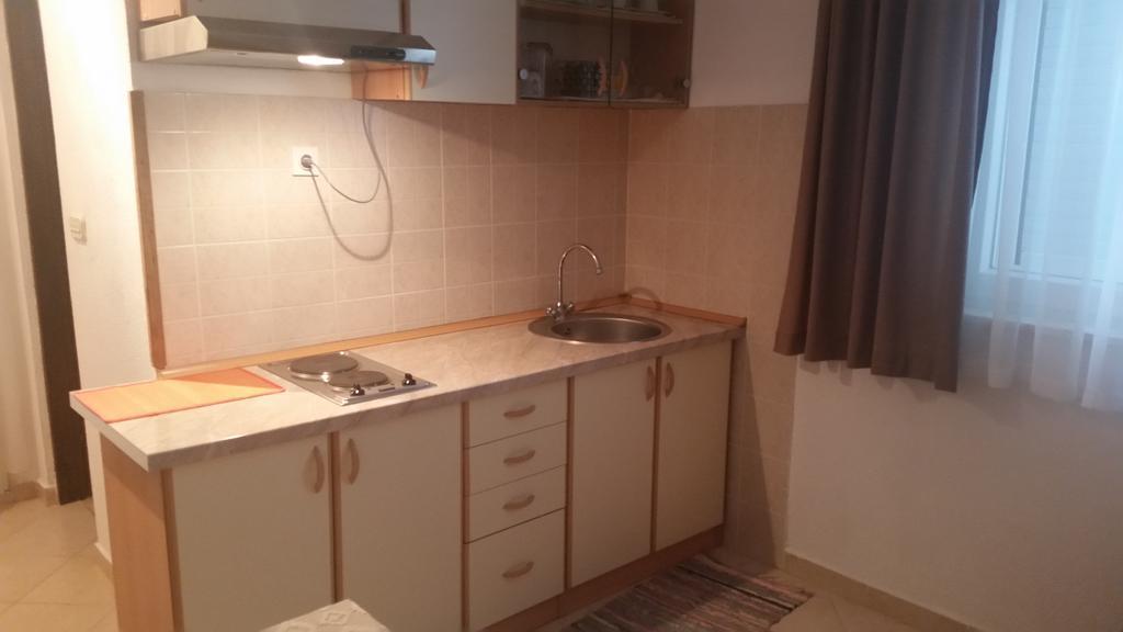 Apartment B&K Raslina Exterior photo